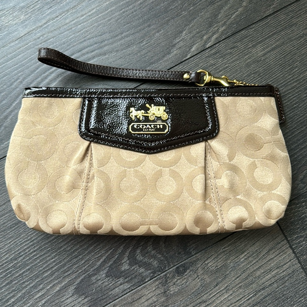 Tan Coach clutch like new
